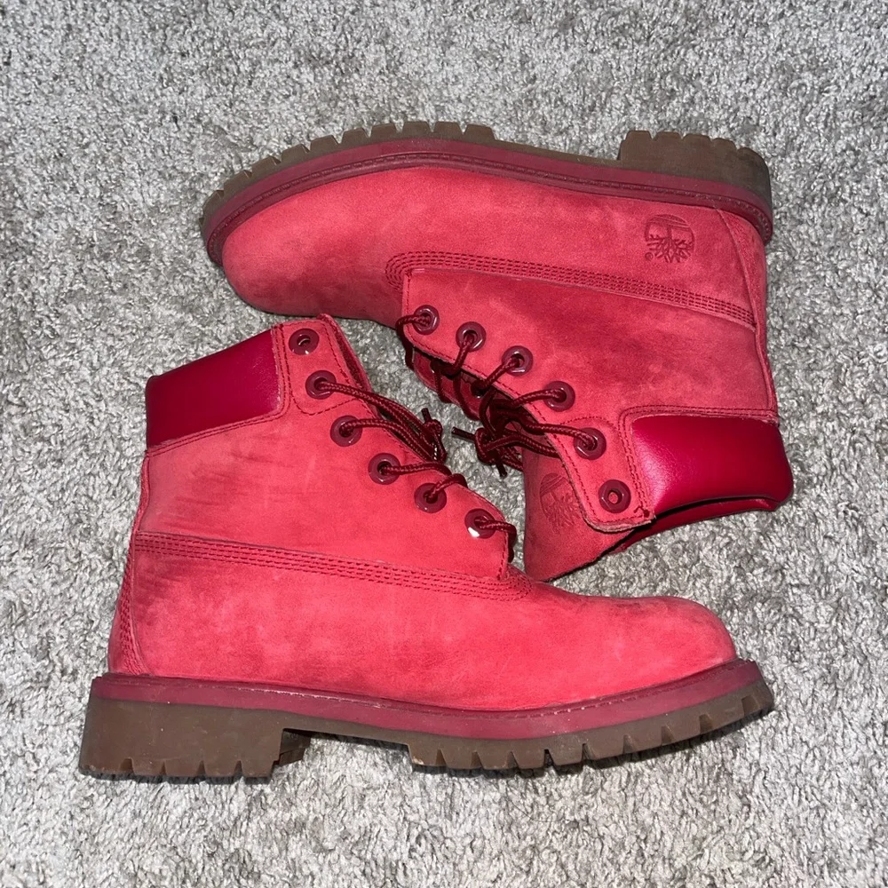 Red Timberland
Size Youth 4
Barely Worn - Picture 1 of 4